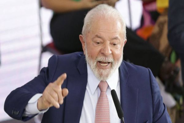 Lula defende destinação de imóveis da União abandonados para sem-teto