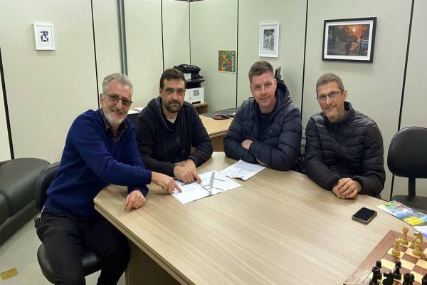 Professor Santello e Pedro Sampaio anunciam obra de rotatória no Parque Verde