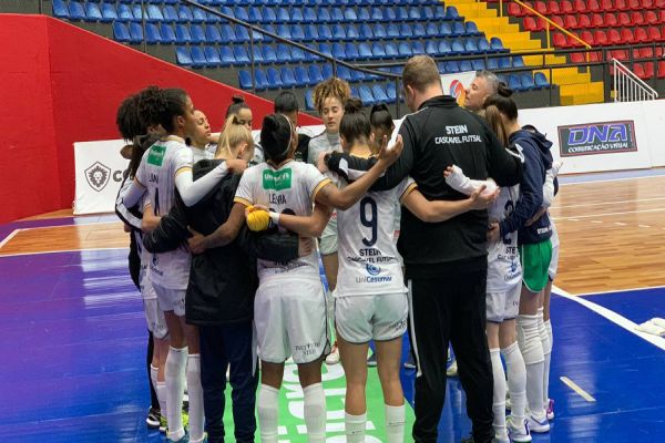 Imagem referente a notícia: Stein Cascavel vence o Londrina pelo Campeonato Paranaense