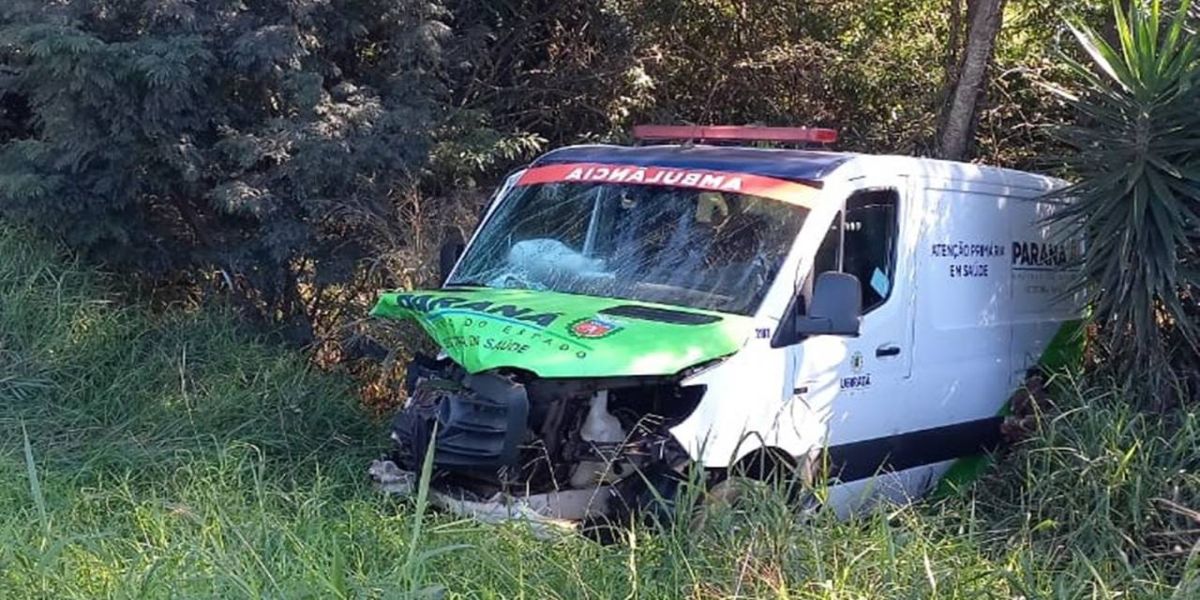 Grave acidente envolvendo ambulância de Ubiratã deixa motoristas feridos na BR 369