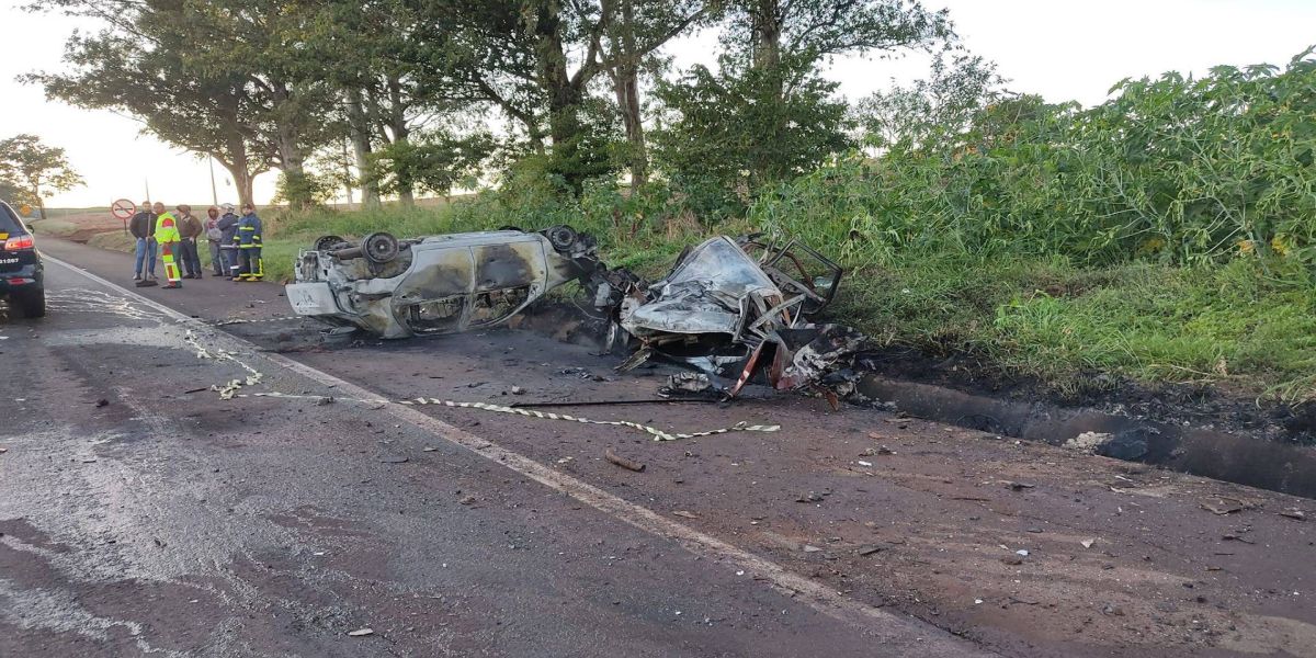 Homem de 44 anos morre carbonizado após colisão frontal na BR-369 no norte do Paraná