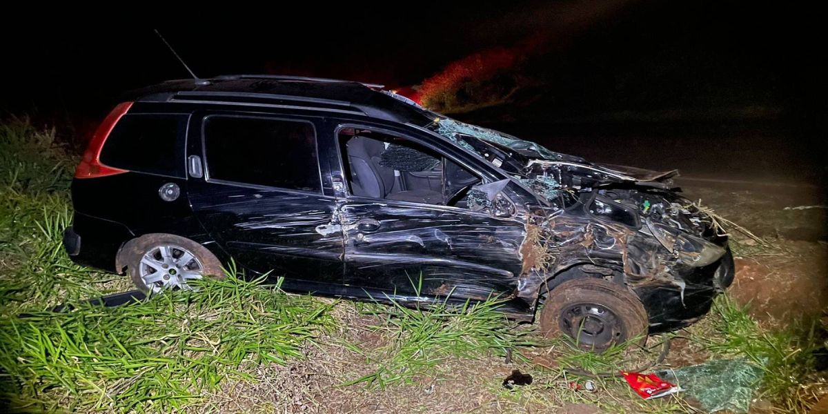 Capotamento na PR-239 deixa condutor e passageiras feridos em Nova Aurora