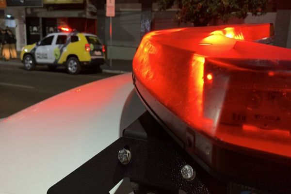 Homem em situação de rua é encontrado ferido por faca em farmácia no centro de Cascavel