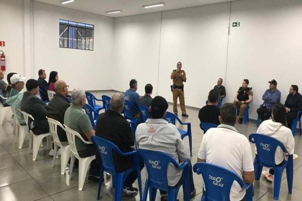 Polícia Militar reforça diálogo com a comunidade para aprimorar segurança no bairro Santa Cruz