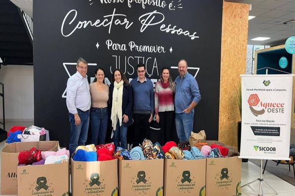 Sicoob Meridional faz entrega de donativos para a “Aquece Oeste”
