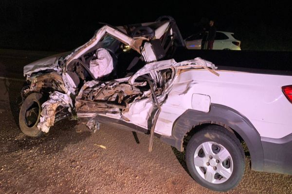 Imagem referente a notícia: Homem de 60 anos morre após violenta colisão frontal na BR-369, em Cascavel