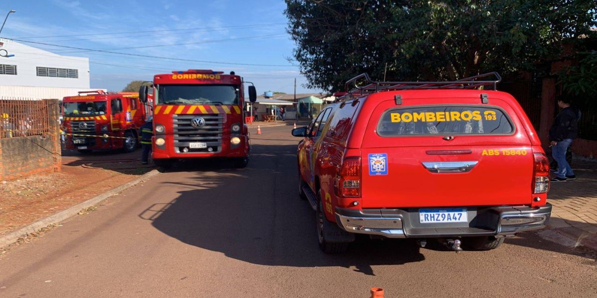 Incêndio em residência no Bairro Interlagos é controlado pelo Corpo de Bombeiro