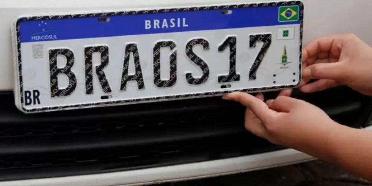 Placas de veículos voltarão a informar cidade e estado, prevê projeto