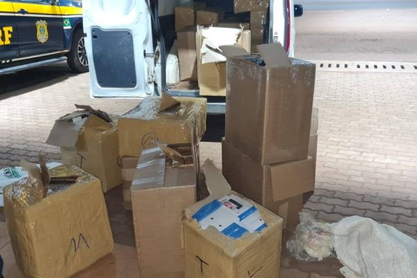 Imagem referente a notícia: Polícia Rodoviária Federal apreende mercadorias contrabandeadas em Cascavel
