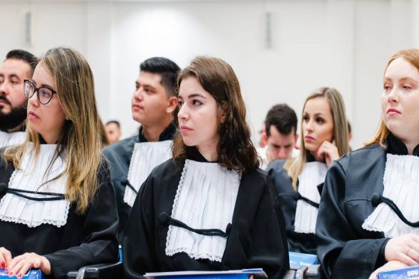 OAB Cascavel realiza juramento de 22 novos advogados e advogadas