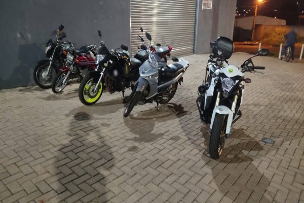 PM realiza ação de fiscalização de trânsito no centro de Cascavel: 7 condutores não eram habilitados