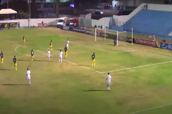 Imagem referente a notícia: Futebol Clube Cascavel vence a equipe do CRAC por 2 a 1 no Campeonato Brasileiro