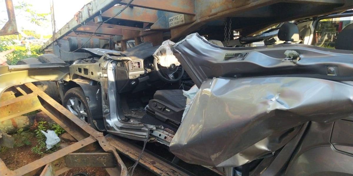 Caminhonete para de baixo de caminhão após colisão lateral na BR-373 no Paraná