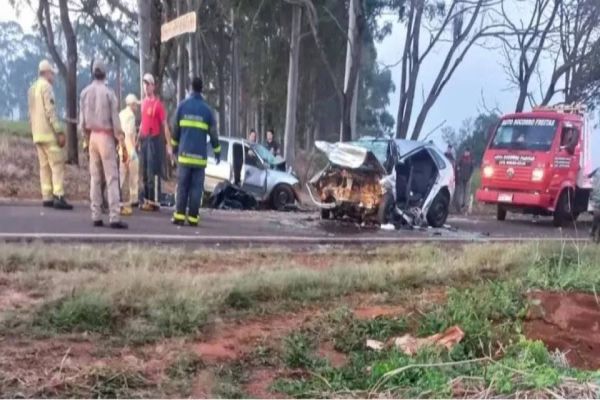 Colisão frontal tira a vida de quatro jovens na PR-436 na região norte do Paraná