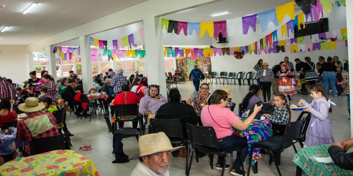 Tarde de Alegria e Integração: Festa Junina une idosos, mães e crianças em Corbélia