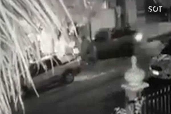 Imagem referente a notícia: Câmera de segurança flagra atropelamento que deixou uma vítima fatal e feridos em Cascavel