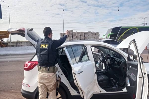 Polícia Rodoviária Federal apreende mais de 50 kg de crack na BR-277 em Cascavel