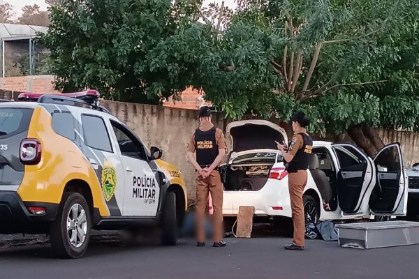 Homem é encontrado morto dentro do porta-malas de carro em Foz do Iguaçu