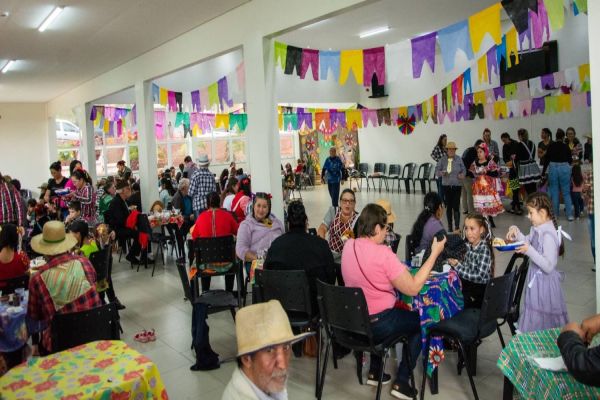 Tarde de Alegria e Integração: Festa Junina une idosos, mães e crianças em Corbélia