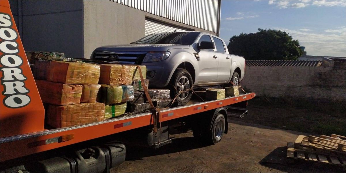 GDE da Polícia Civil apreende 3,4 toneladas de maconha no Bairro Canadá em Cascavel