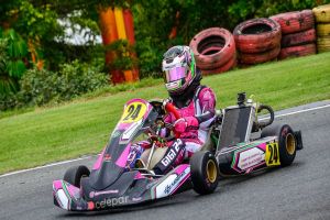 Imagem referente à notícia: Paranaense Giovana Marinoski disputa sua primeira Copa Brasil de Kart