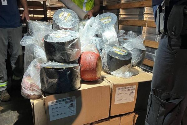 Imagem referente a notícia: Operação da Receita Federal desmantela comércio ilegal de carnes e queijos importados no oeste do PR