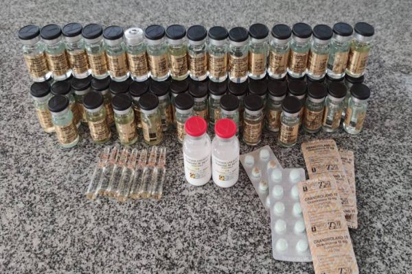 Imagem referente a notícia: PRF Cascavel apreende medicamentos anabolizantes em ônibus na BR-277 em Catanduvas