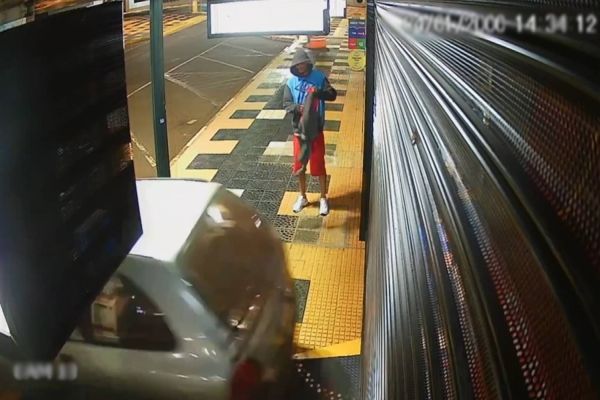 Imagem referente a notícia: Policiais Militares prendem "Gangue da Marcha Ré de Cascavel" em flagrante, na cidade de Toledo