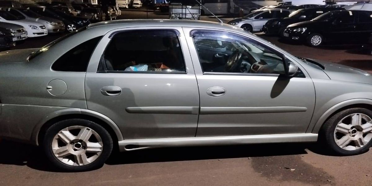 Polícia Militar apreende veículo carregado com mercadorias estrangeiras em Cascavel