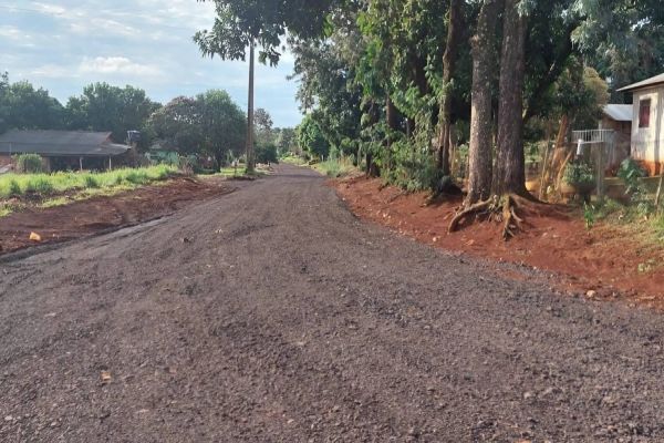 Prefeitura de Corbélia aproveita material fresado da BR-369 para melhorias em ruas do município