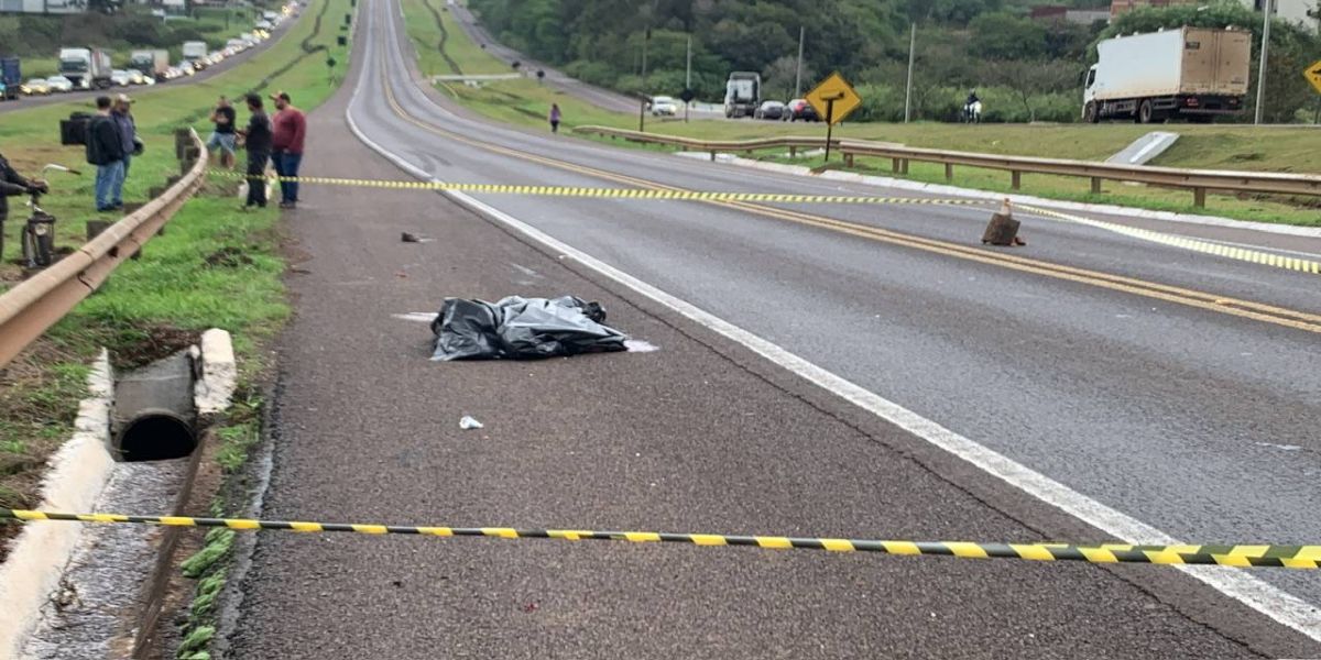 Homem de 30 anos morre na hora ao ser atropelado por caminhão na BR-277 em Cascavel