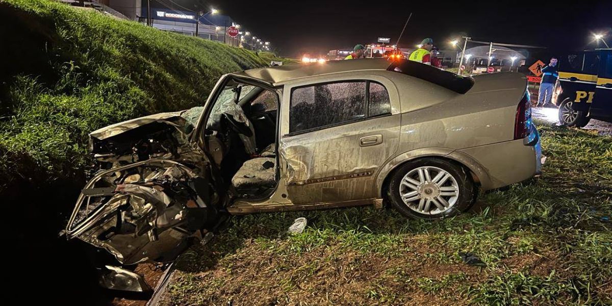 Duas pessoas ficam feridas em grave colisão na BR-277 em Cascavel