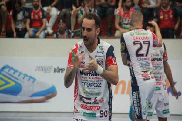 Imagem referente a notícia: Cascavel Futsal mantém invencibilidade em casa e goleia Joaçaba pela LNF