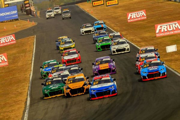 NASCAR Brasil: Kiko Porto vence primeira corrida do Special Edition de Goiânia