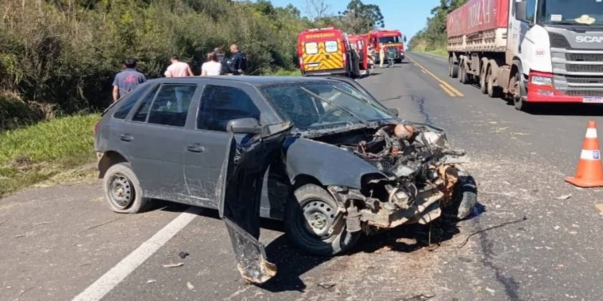 Pai e filho ficam feridos e forte colisão na BR-277 em Prudentópolis