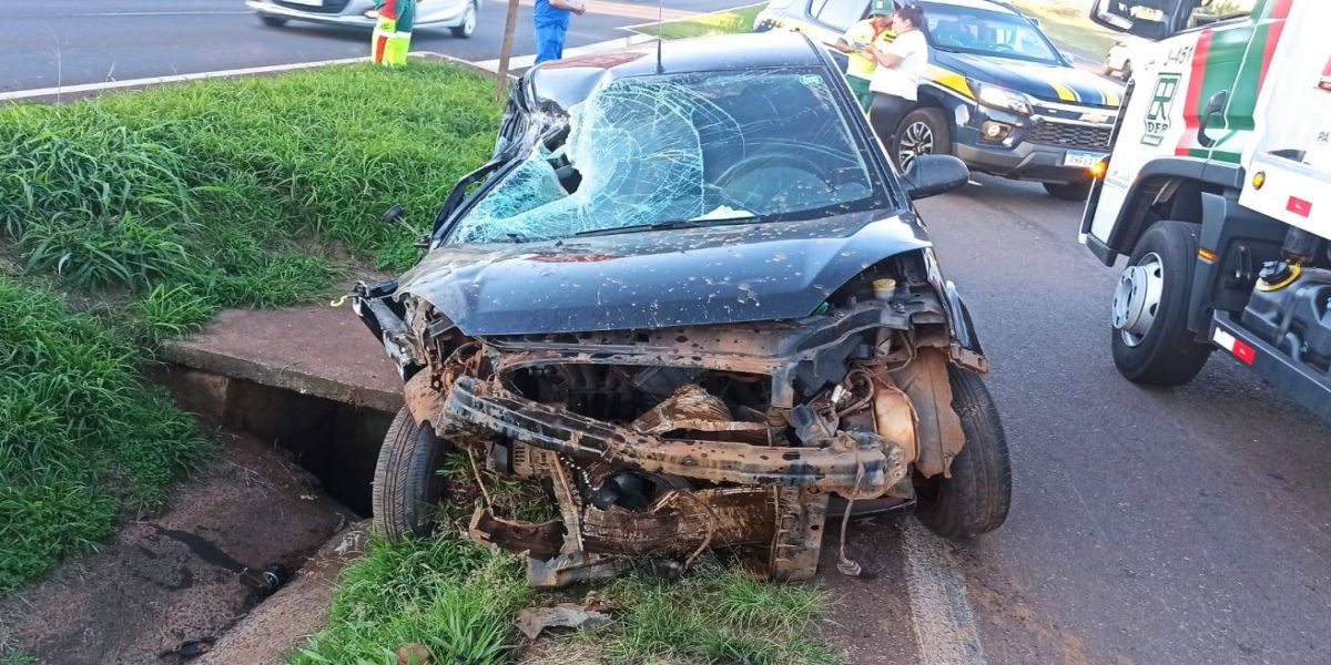 Condutor é autuado por embriagues após colisão com caminhão na BR-277 em Cascavel