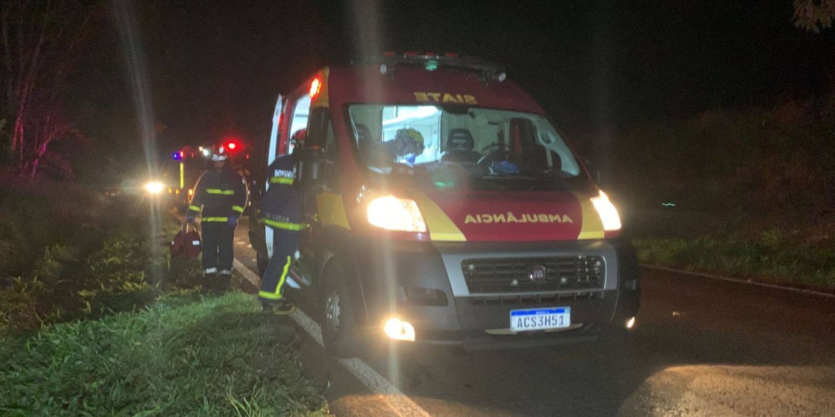 Jovem de 21 anos sofre fratura exposta após ser atropelado por ônibus na PR-180 em Cascavel