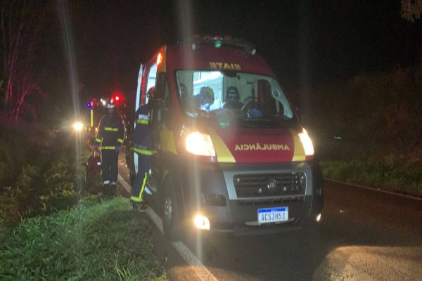 Jovem de 21 anos sofre fratura exposta após ser atropelado por ônibus na PR-180 em Cascavel