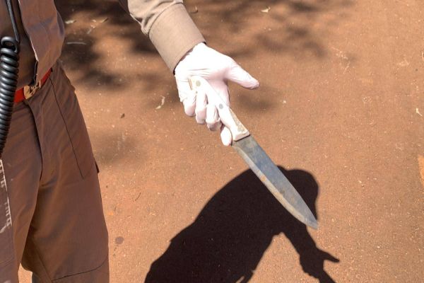 Imagem referente a notícia: Mulher é esfaqueada pelo companheiro em residência no Bairro Cascavel Velho