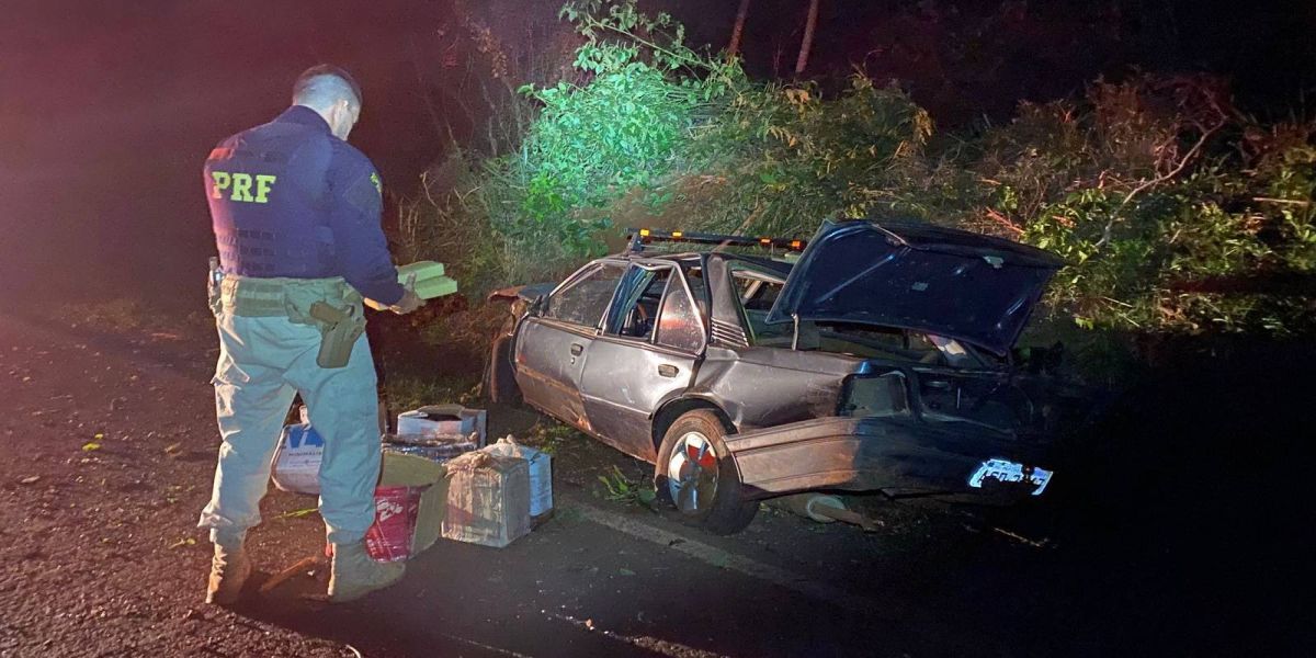 Monza carregado com maconha capota na BR-277 no oeste do Paraná