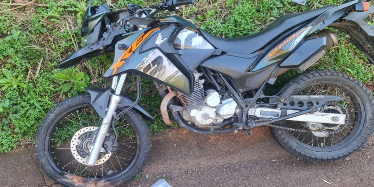 Motociclista de 44 anos fica ferido após colidir contra canaleta na PR-239 em Jesuítas