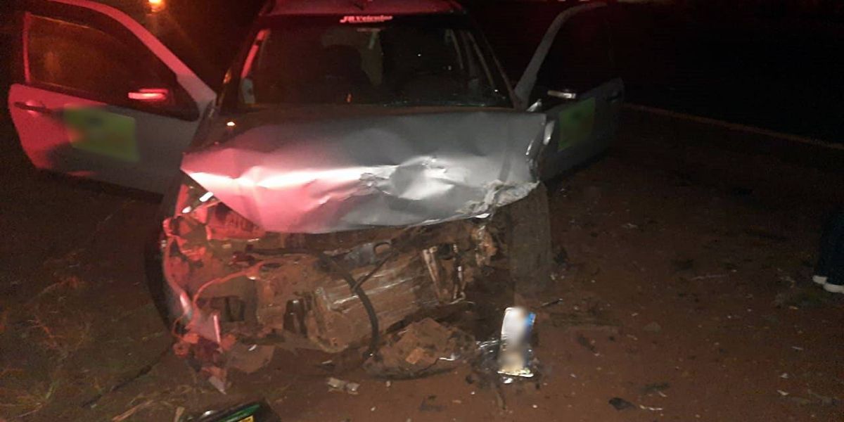 Colisão frontal entre camionete e automóvel deixa feridos na PR-180, em Nova Aurora