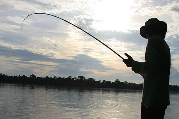 Pescaria termina após vários disparos de arma de fogo contra pescadores no oeste do Paraná