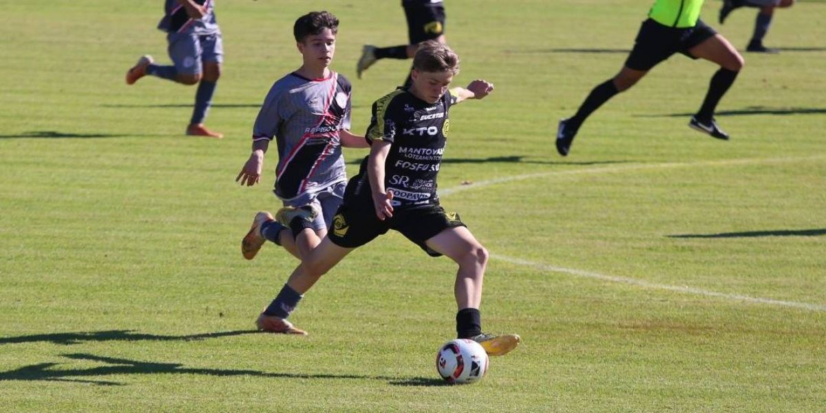 Base do FC Cascavel vence os dois jogos da abertura da segunda fase do Paranaense