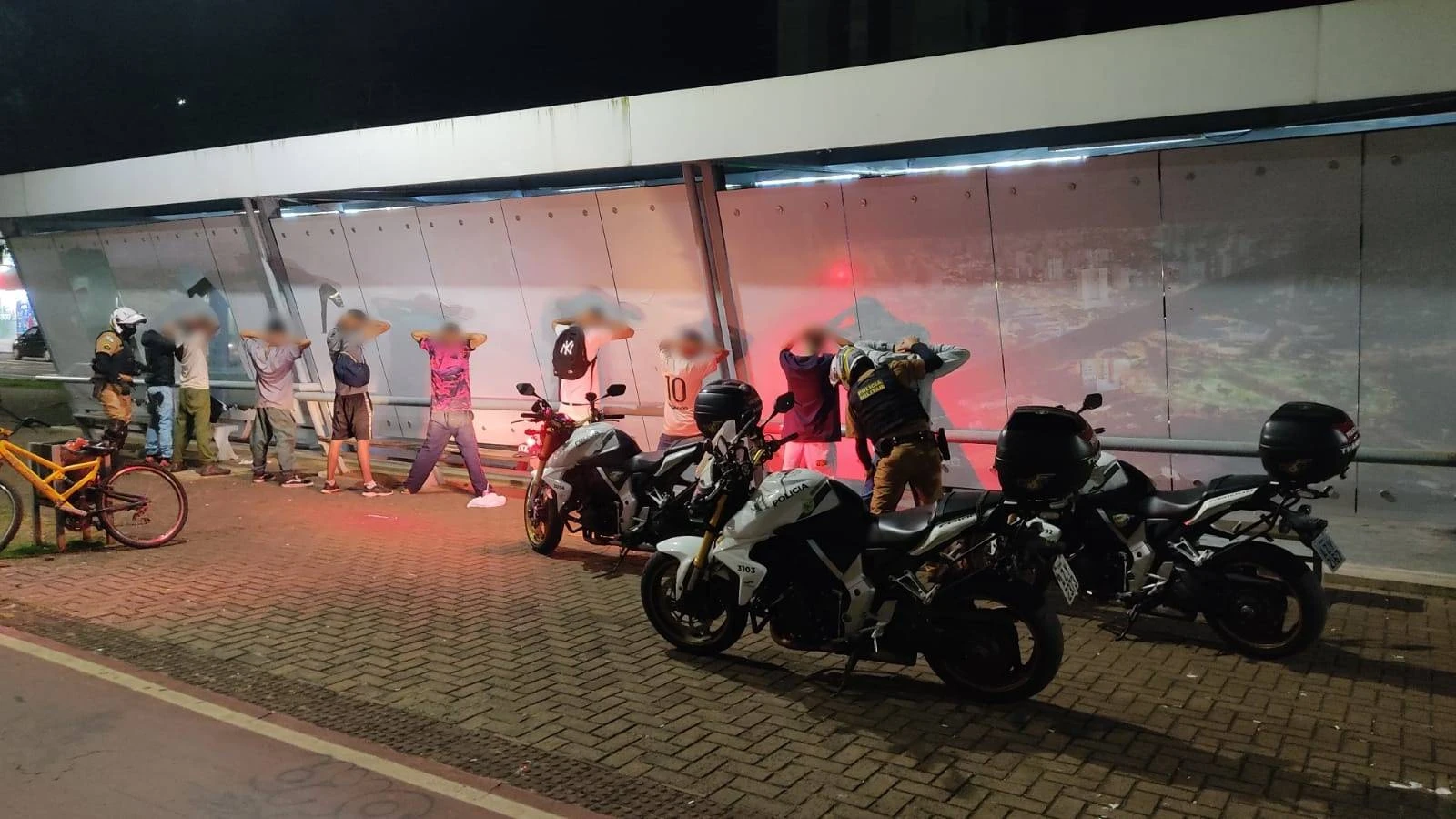 Foto relacionada a notícia: PM realiza operação de fiscalização de trânsito em Cascavel; 39 veículos foram vistoriados