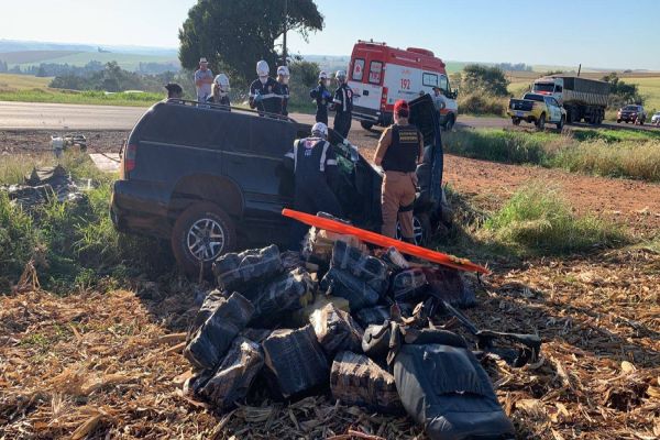 Blazer carregada com maconha capota na PR-488, em Vera Cruz do Oeste
