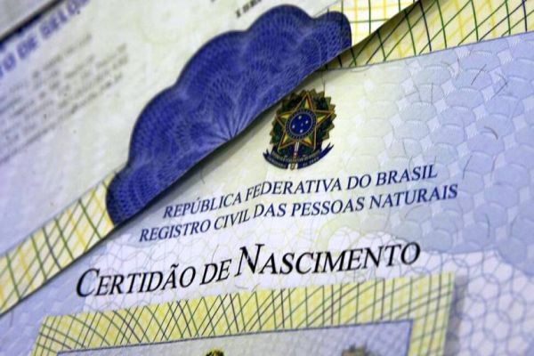 Cartórios do Paraná registram quase mil mudanças de nome no primeiro ano da nova Lei