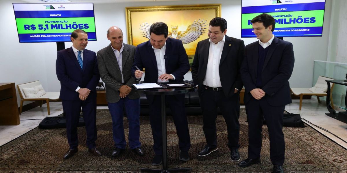 Ratinho Jr libera R$ 5,1 milhões a obras de pavimentação em Iguatu