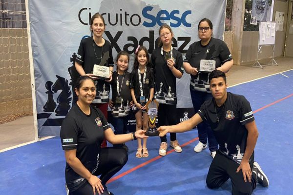 Imagem referente a notícia: Enxadristas de Cafelândia conquistam medalhas no Circuito Sesc