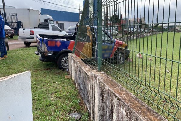 Imagem referente a notícia: Colisão entre veículos deixa jovem ferido no bairro cataratas em Cascavel